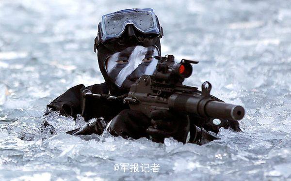 South Korean special forces soldiers challenge severe cold