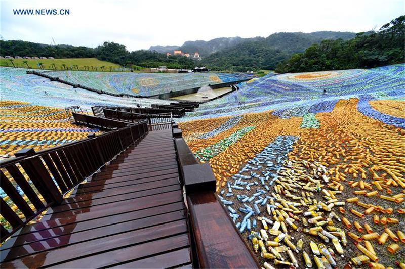 Plastic-bottles-made Mosaic Displayed in S.E. China