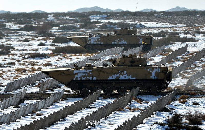 Chinese marine corps train in Xinjiang