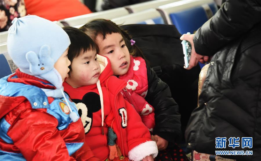 Expressions on the first day of Spring Festival travel rush in 2016