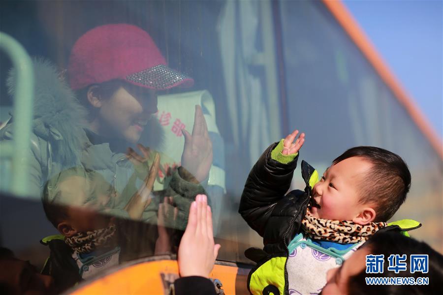 Expressions on the first day of Spring Festival travel rush in 2016