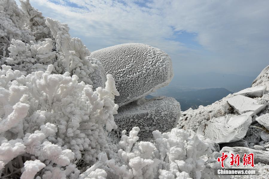 Picturesque scenery of Liangyeshan Mountain in snow