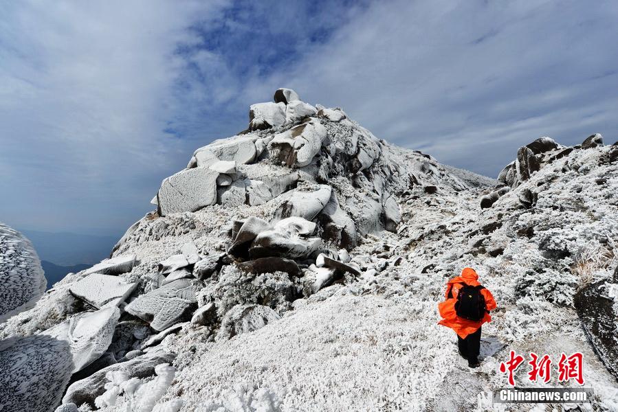 Picturesque scenery of Liangyeshan Mountain in snow