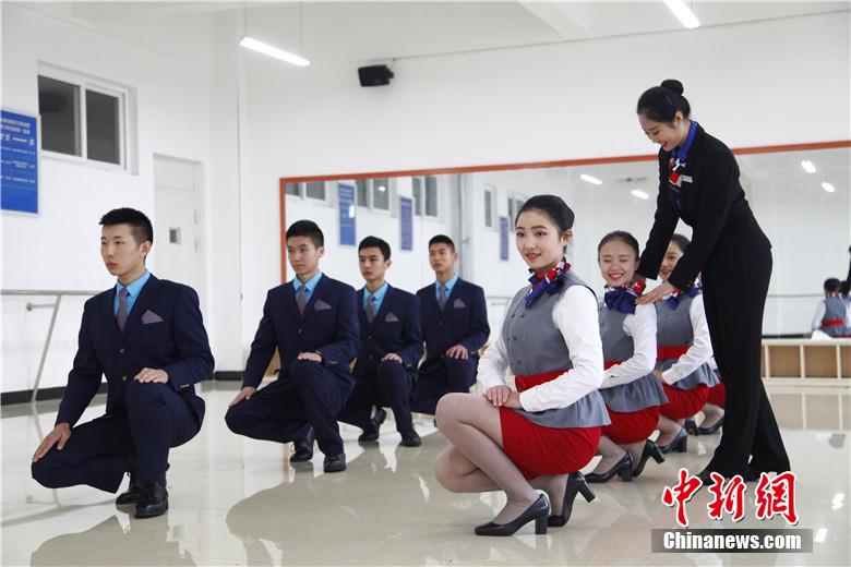 Future stewardesses take 'acrobatic' training 