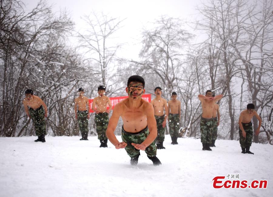 Hard training for Chengdu flight school students