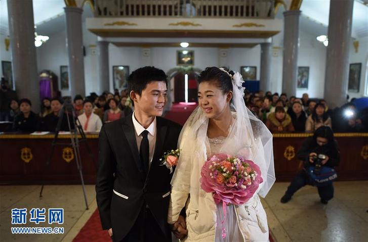 Girl with uremia has wish for dream wedding fulfilled with help of crowdfunding website