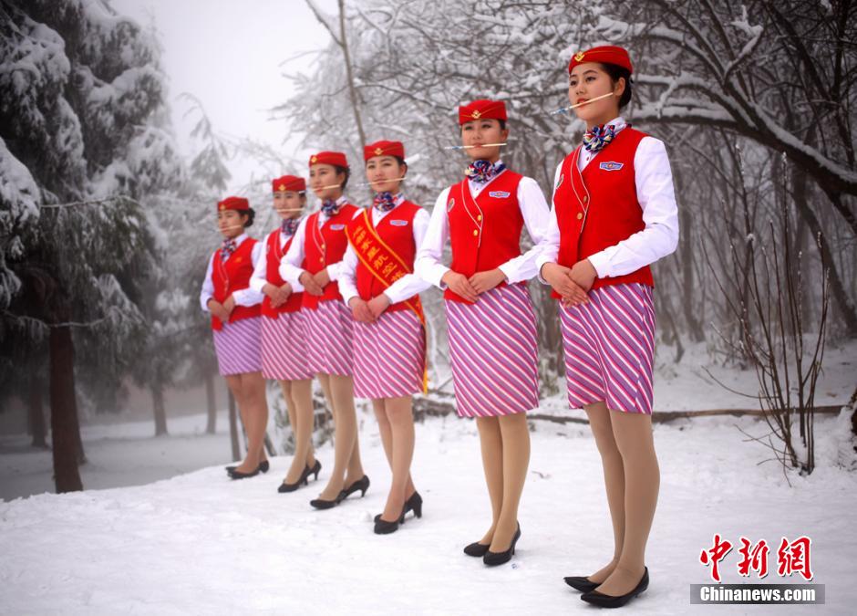 To-be flight attendants undergo training at snow-covered field