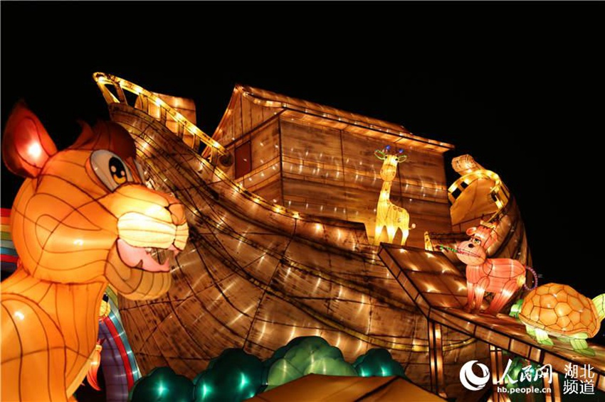 Wuhan lantern feast illuminates Garden Expo