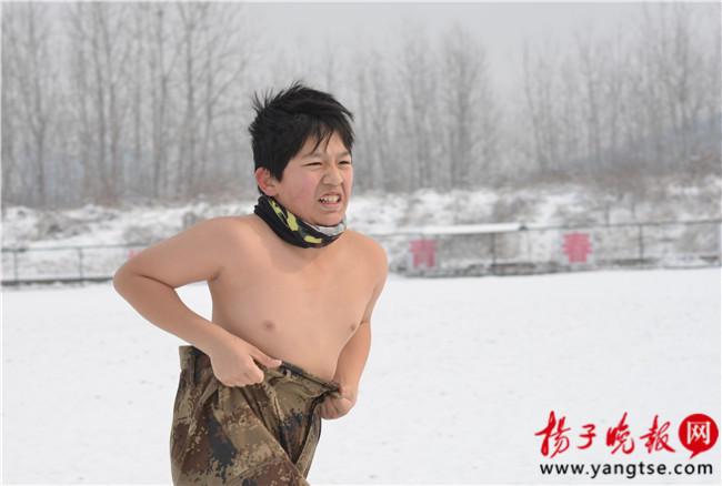 Children as young as 3 conduct naked training in snow