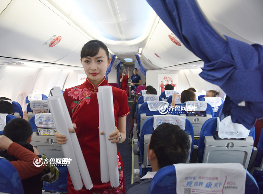 Flight attendants in cheongsam send new year wishes to passengers
