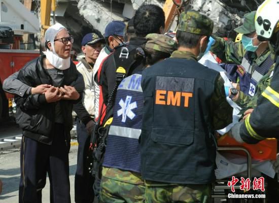 Four rescued two days after Taiwan quake