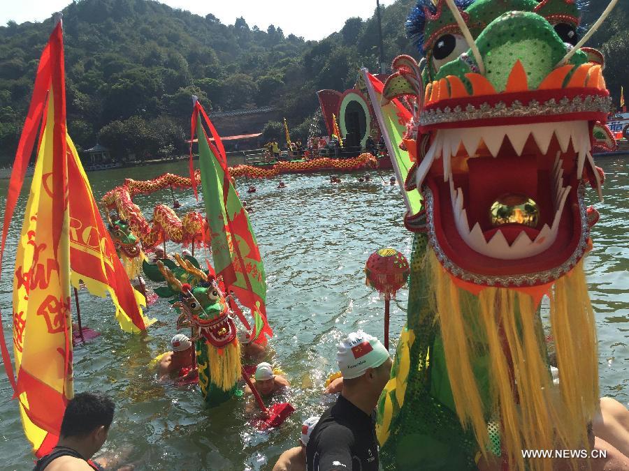 Aquatic dragon and lion dance held to mark Spring Festival in S China