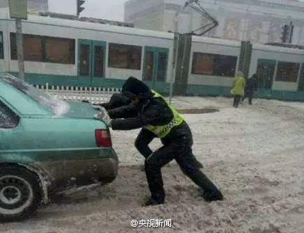 Traffic police kneeing on ground for rest