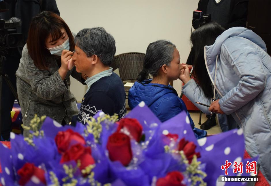 Gaze into the future! Five young couples experience aging on Valentine's Day
