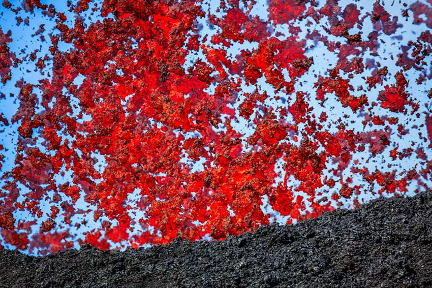 Erupting volcano looks just like hell in pictures