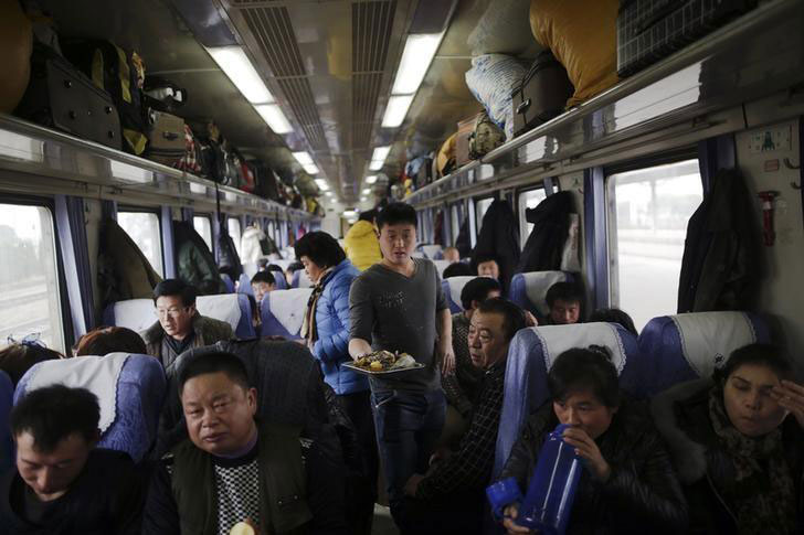 Touching moments of the Spring Festival travel rush
