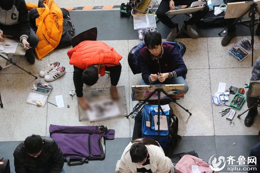 Amputee boy pursues painting dream in Shandong
