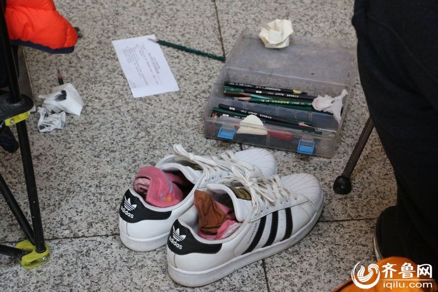 Amputee boy pursues painting dream in Shandong
