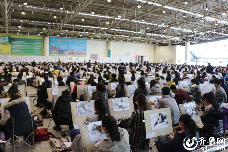 Amputee boy pursues painting dream in Shandong
