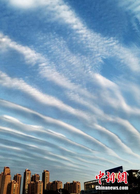 Splendid ribbon-like cloud seen in E China