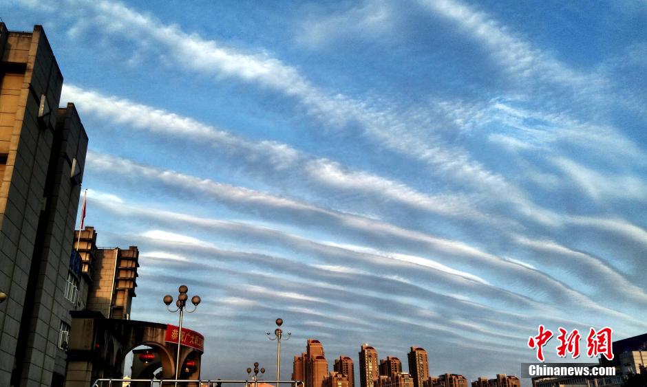 Splendid ribbon-like cloud seen in E China