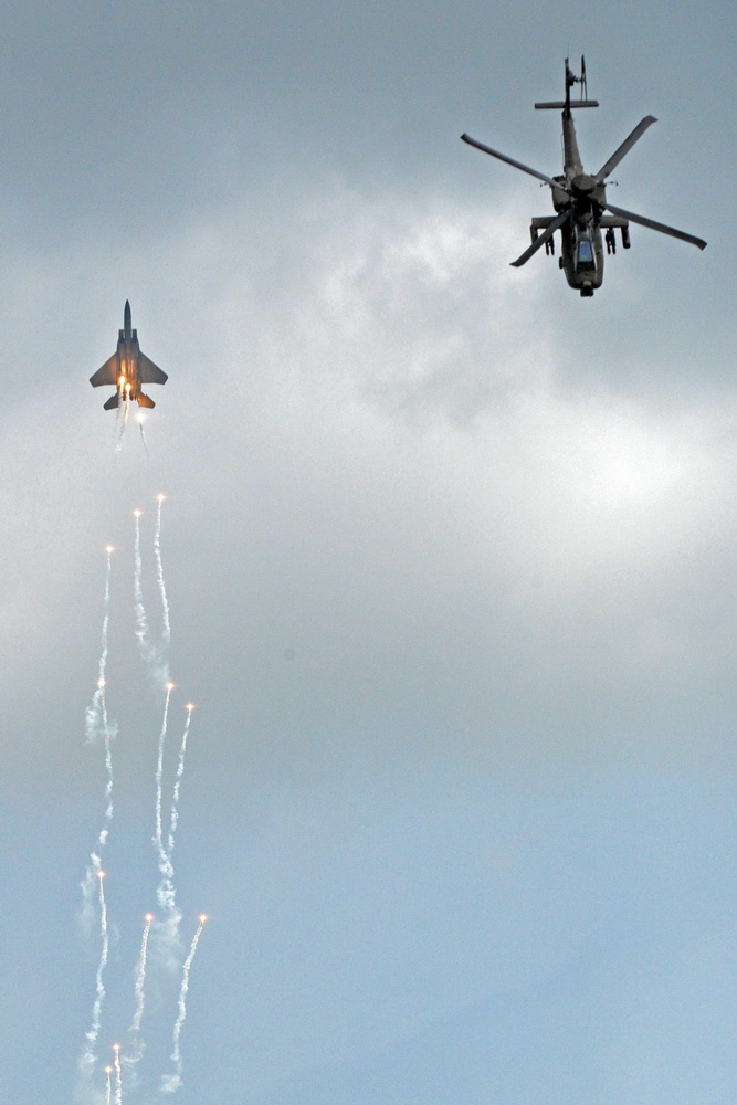 Brilliant aerobatics in Singapore Airshow