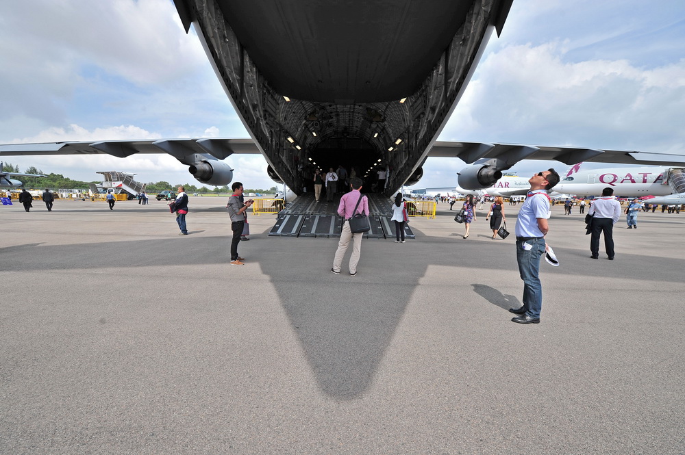 Brilliant aerobatics in Singapore Airshow