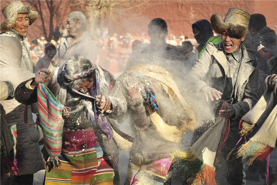 Tibetans spray zanba for new year blessings