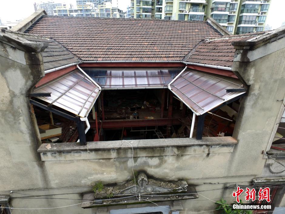 Shanghai halts demolition of building used as 