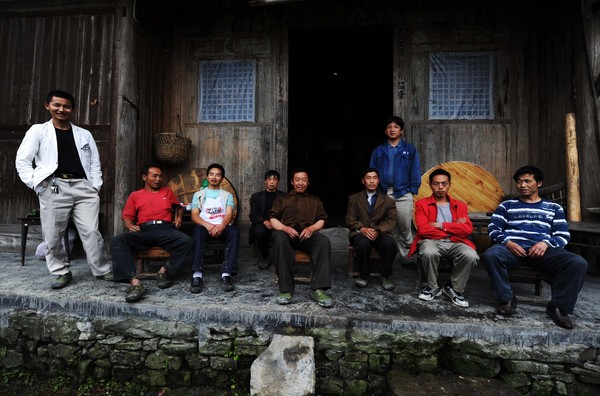 Single Chinese rural men fight for brides 