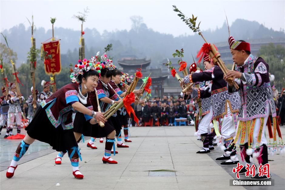 600 people attend Lusheng playing contest in S China