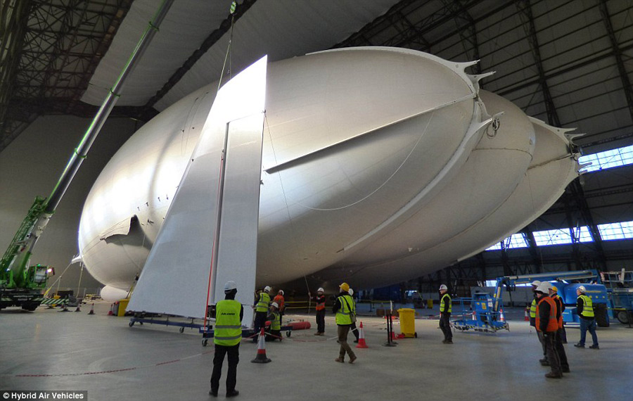 How the world's largest inflatable aircraft hangar was built