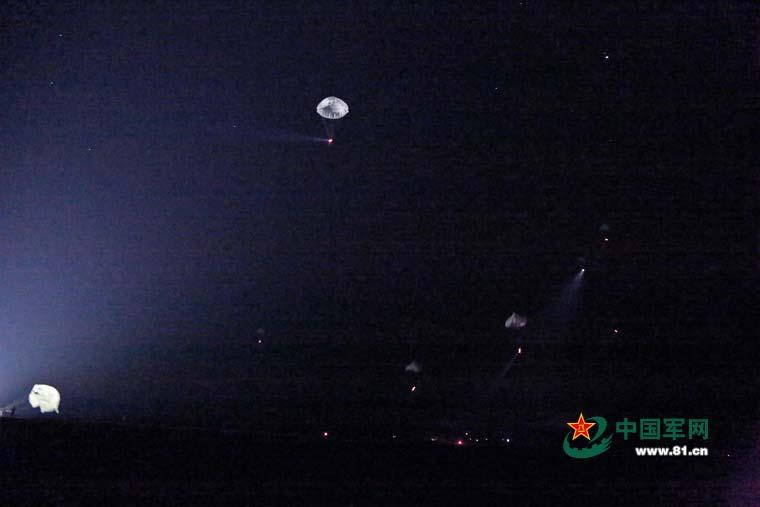 PLA's paratroopers conduct night training