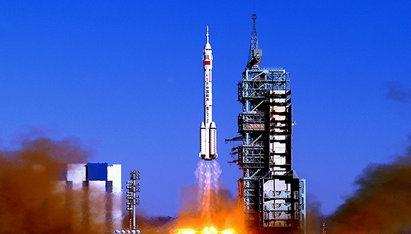Why will Shenzhou-11 carry only two astronauts to space?