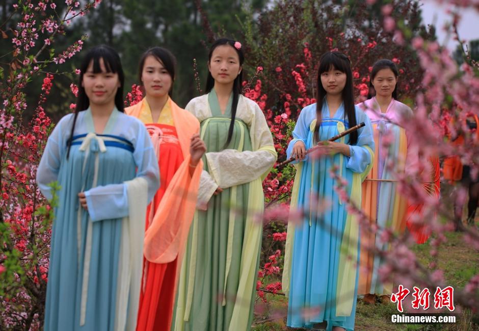 Hanfu show on 'Girl's Day' in C. China