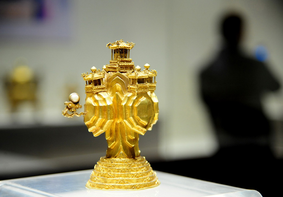 Gold and silver wares of Qing Dynasty exhibited in Shenyang Imperial Palace 