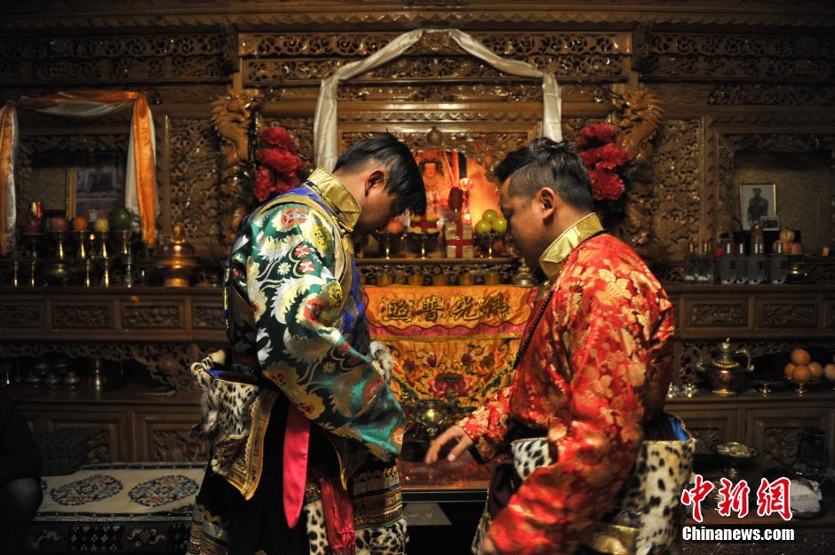 Traditional wedding of a post-80s Tibetan couple
