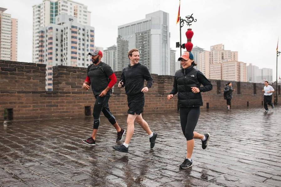 Facebook founder Mark Zuckerberg shrugs off Beijing’s smog by running without wearing mask