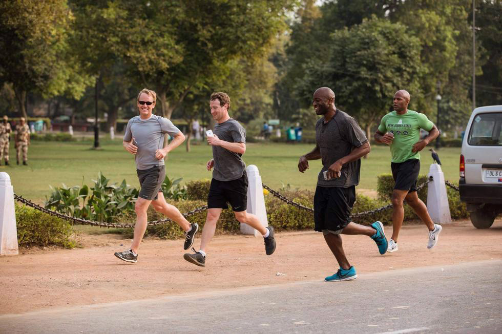 Facebook founder Mark Zuckerberg shrugs off Beijing’s smog by running without wearing mask