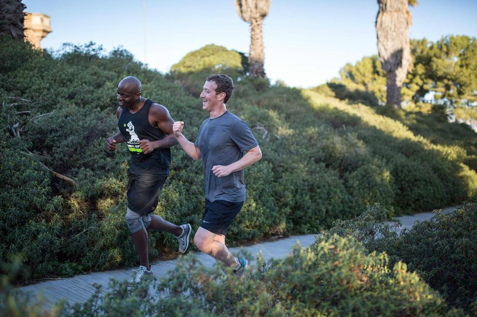 Facebook founder Mark Zuckerberg shrugs off Beijing’s smog by running without wearing mask
