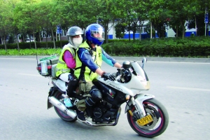 Couple celebrates 40th anniversary with 5,000–kilometer motorcycle ride