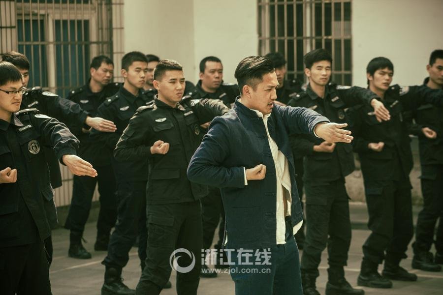 Police officers learn Wing Chun in E. China
