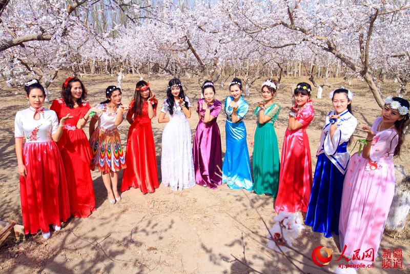 'Apricot fairy' pageant held in Xinjiang