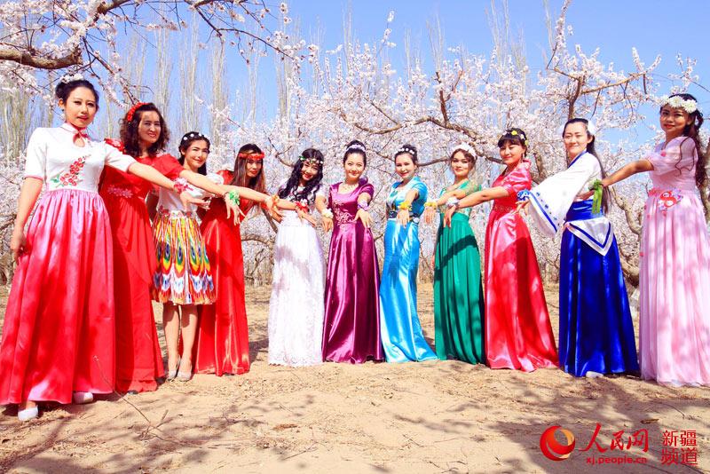 'Apricot fairy' pageant held in Xinjiang