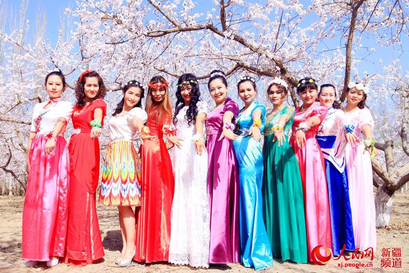 'Apricot fairy' pageant held in Xinjiang