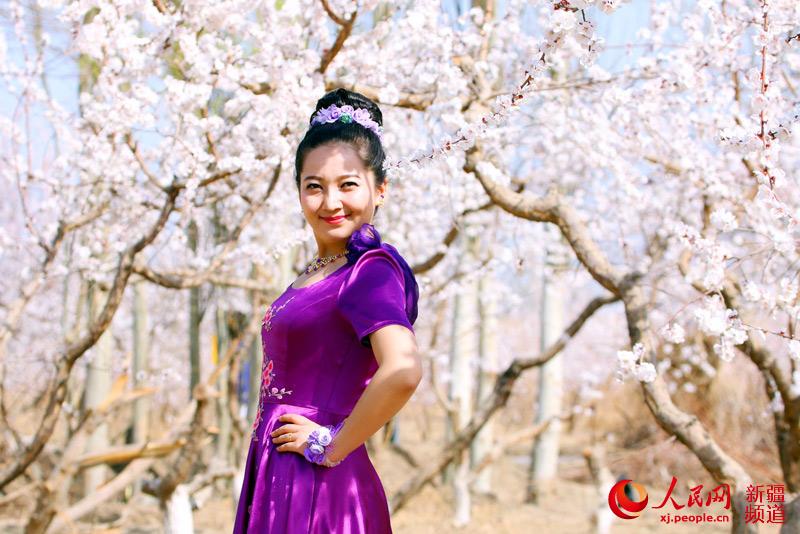 'Apricot fairy' pageant held in Xinjiang