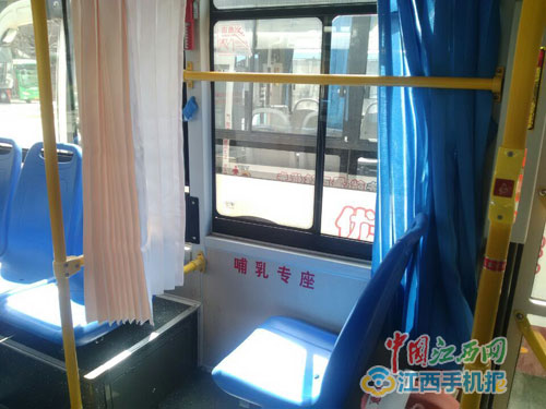Seats for breast-feeding mothers added on buses in Pingxiang