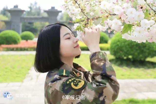 When female soldiers meet flowers