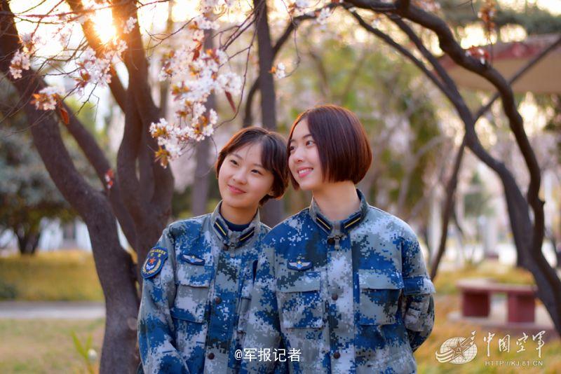 When female soldiers meet flowers