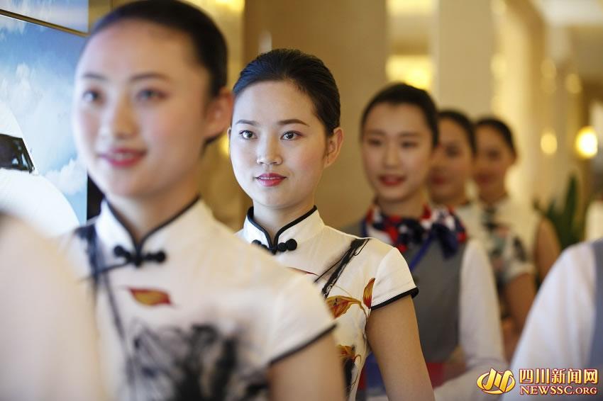 Candidates wear cheongsam to attract attention in flight attendant interview